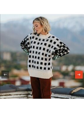 Time After Time Women’s L Black & Cream Abstract Patterned Pullover Sweater